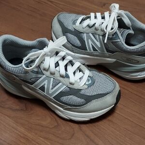 New Balance 990 Sneakers Boys Size 4